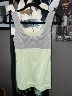 Lululemon size 4 Women’s Light Green Active Tank Top - Mesh Panel